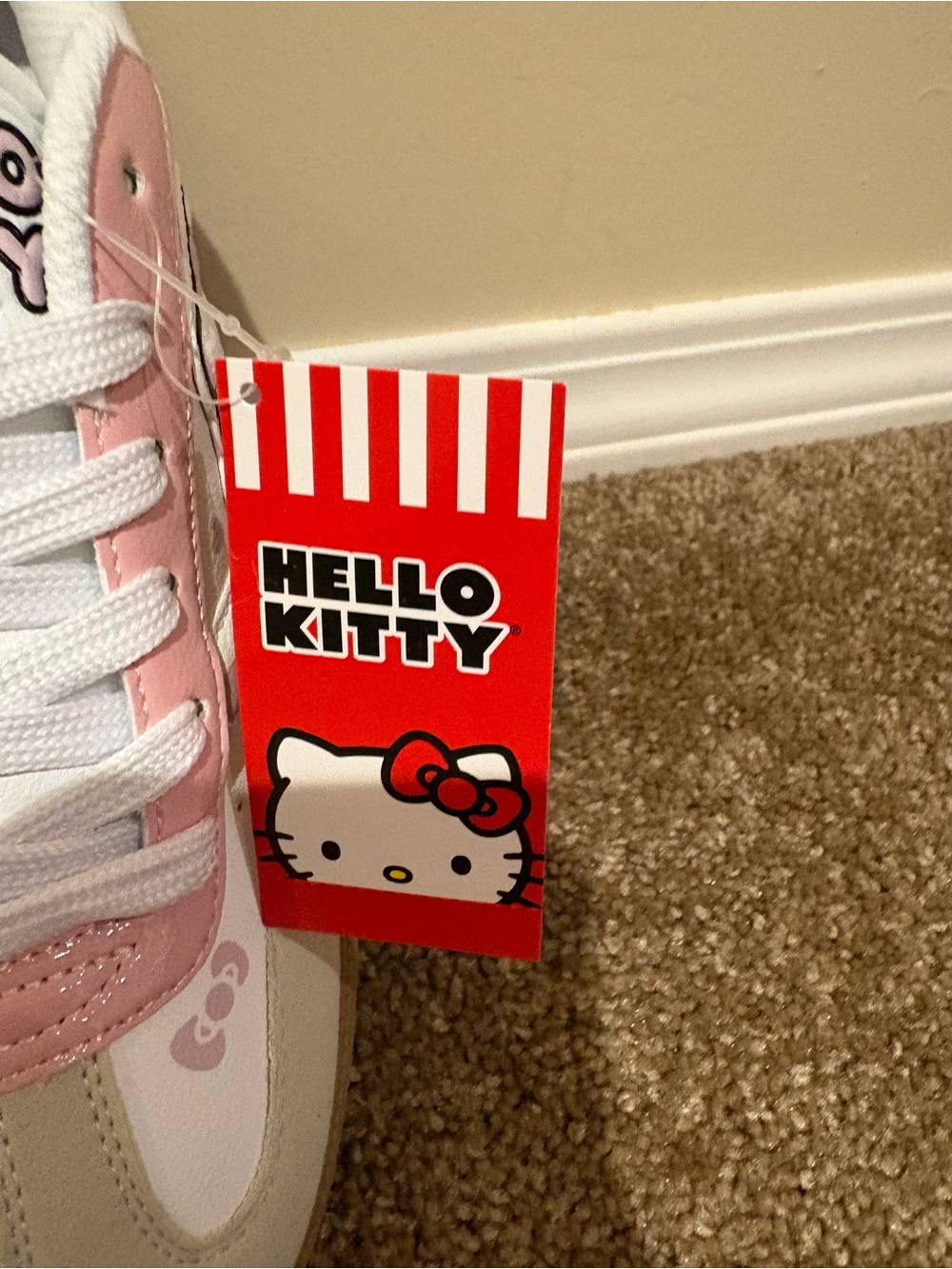 Hello Kitty White and Light Pink Women’s Sneakers Size 9 - Picture 3 of 6